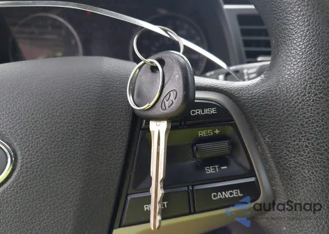 2017 Hyundai Elantra Se из США, поврежденный, VIN KMHD84LF6HU192901